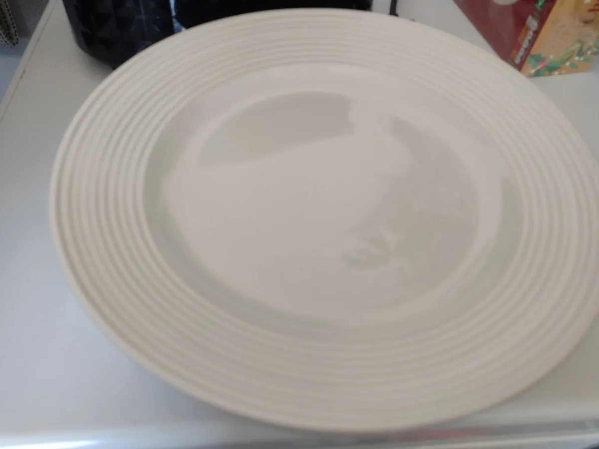 Box of large dinner plates/side plates - Image 4