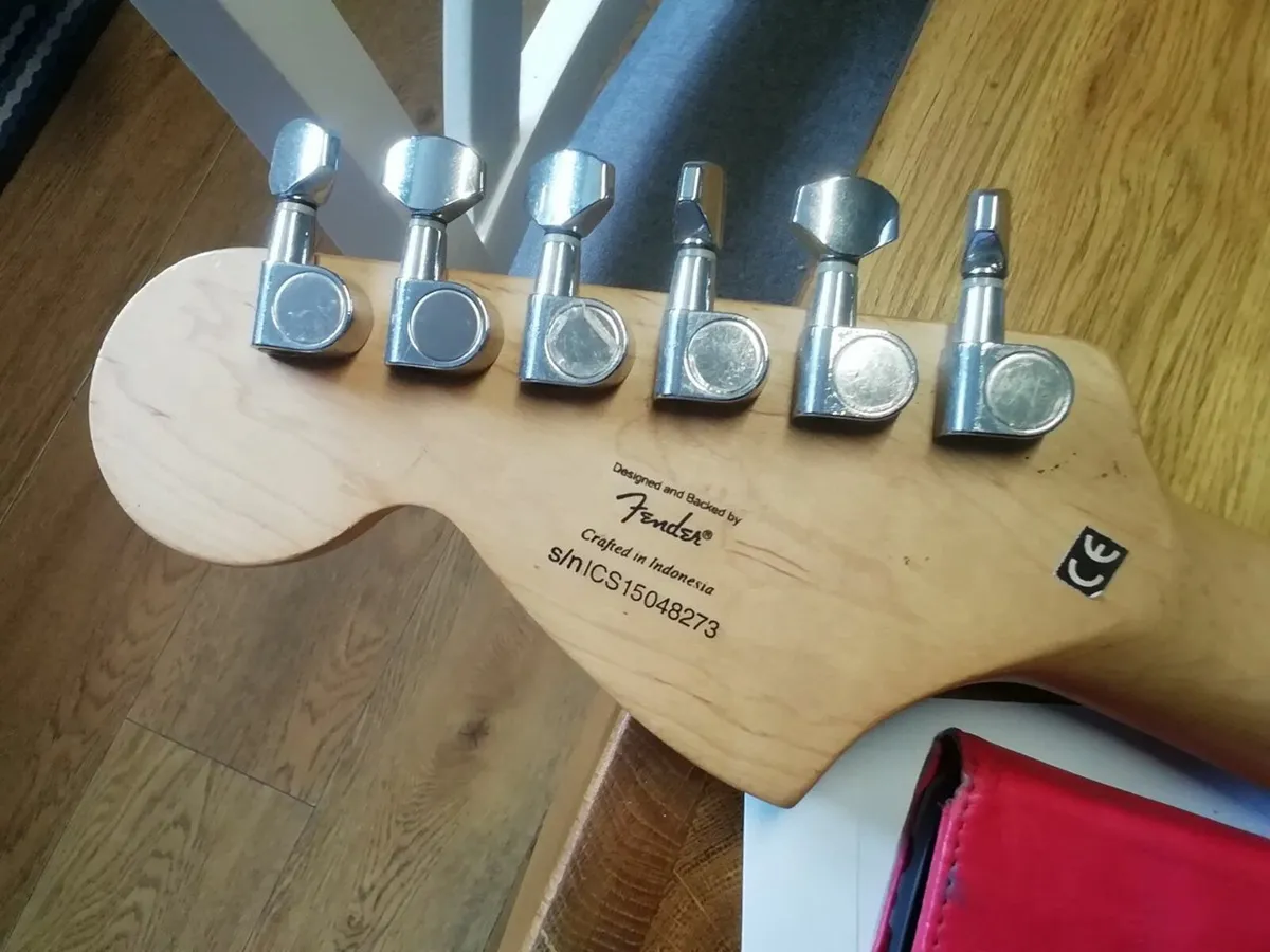 Fender Squire Stratocaster - Image 3