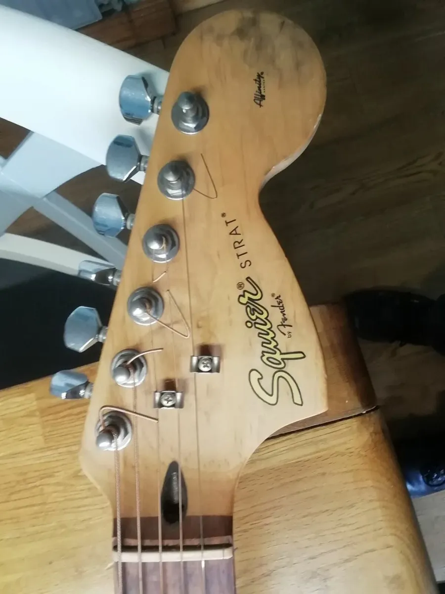 Fender Squire Stratocaster - Image 2