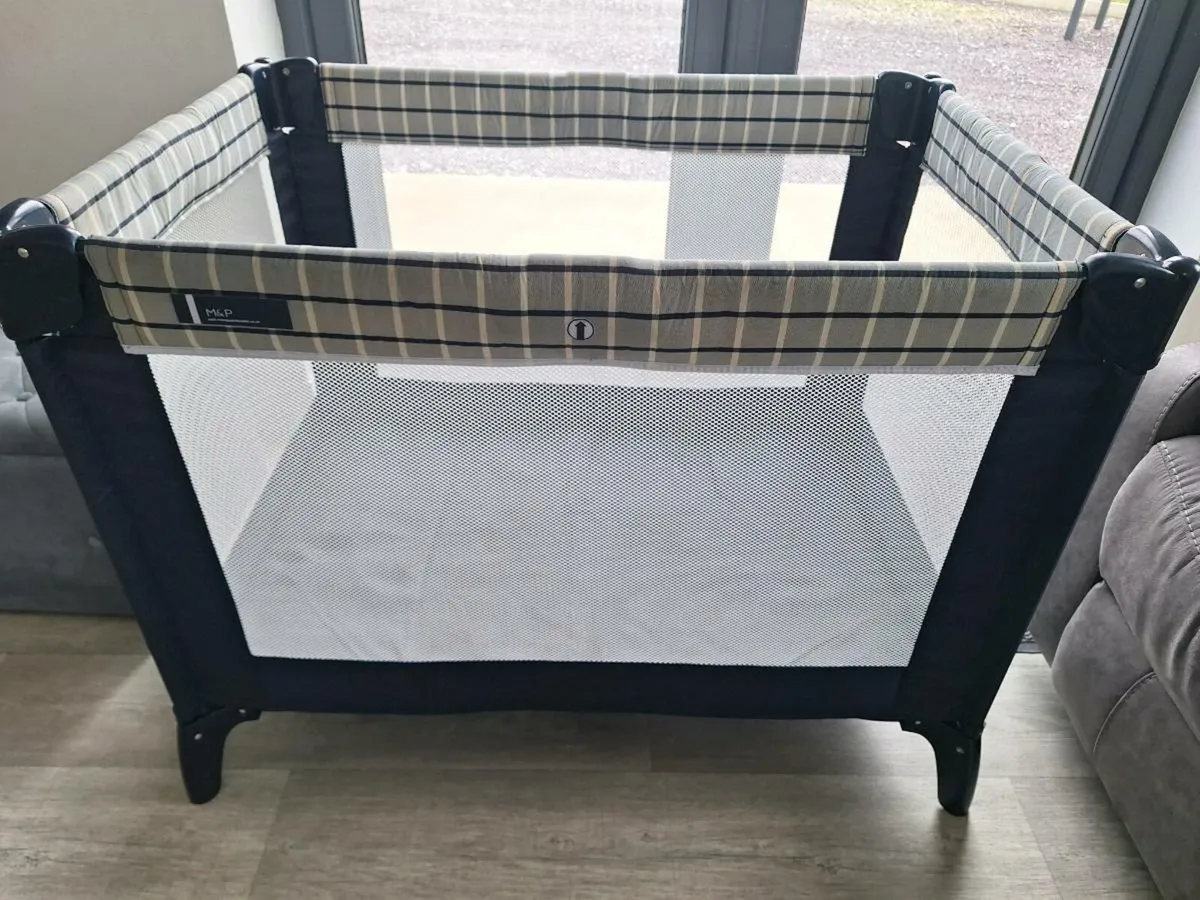 Travel cot - Image 1