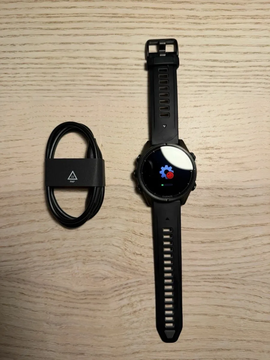 Fenix 8 - 43 mm AMOLED Sapphire - Black/Carbon - Image 4