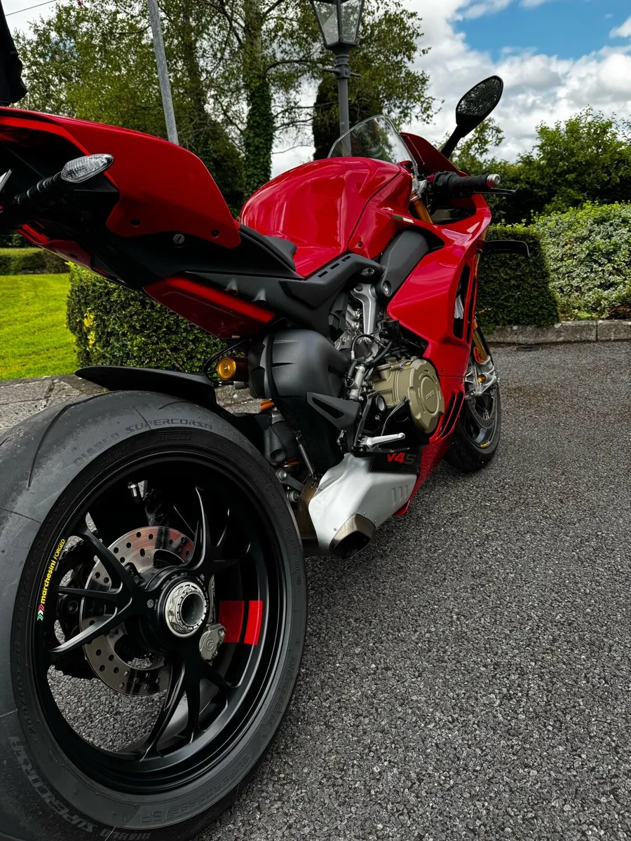 Ducati Panigale V4S - Image 3