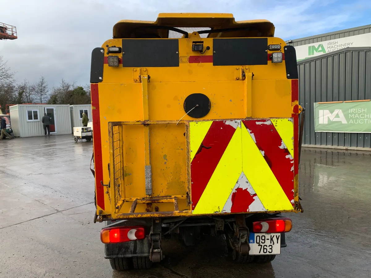 2009 SCARAB HYDROSTATIC SWEEPER FROR AUCTION - Image 4