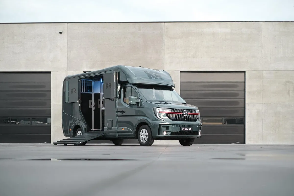 New Model Renault Master 5 Seater - Image 2