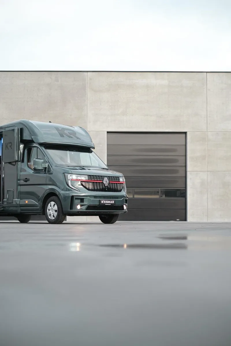 New Model Renault Master 5 Seater - Image 4