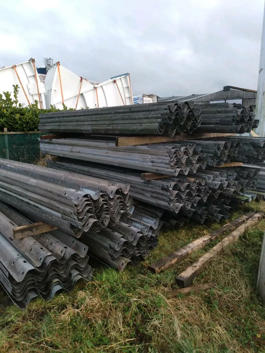 Crash barrier - Image 1