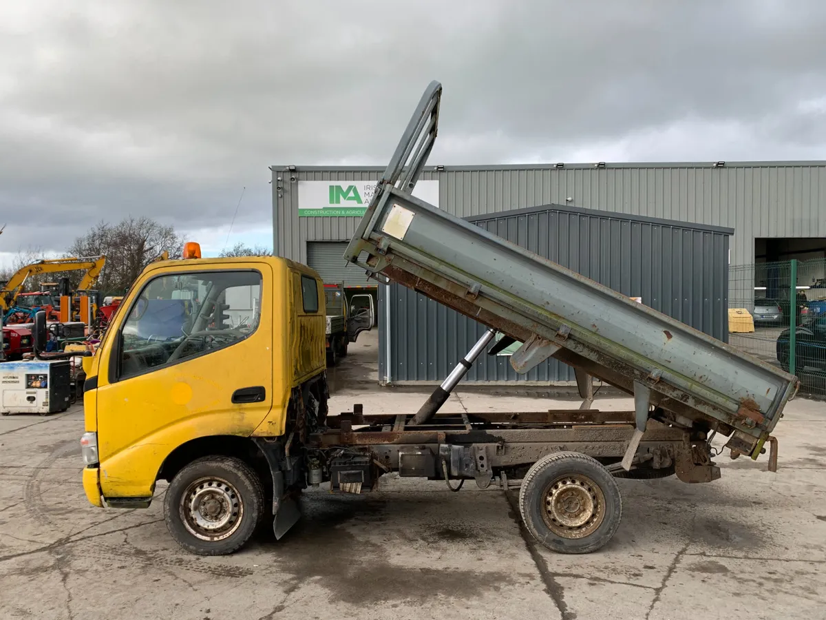 UNRESERVED 2003 TOYOTA DYNA 100 TIPPER FOR AUCTION - Image 2