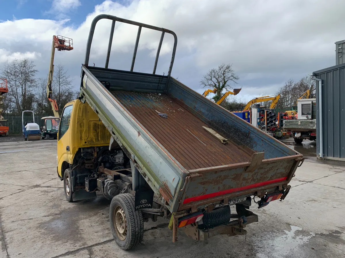 UNRESERVED 2003 TOYOTA DYNA 100 TIPPER FOR AUCTION - Image 3