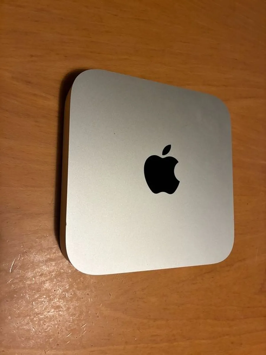 M2 Mac mini, 16gb memory, 256gb Storage. Comes with, keyboard, mouse & Monitor. - Image 3