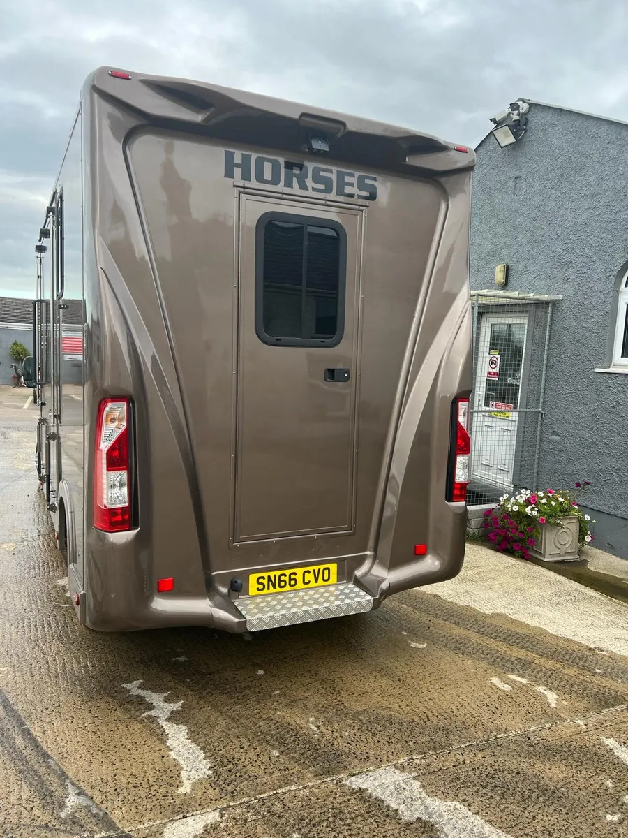 Dec 2016 Nissan NV 400 2.3 DCI 165 BHP - Image 4
