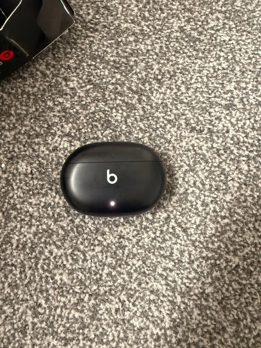 Beats Studio buds earbuds - Image 4