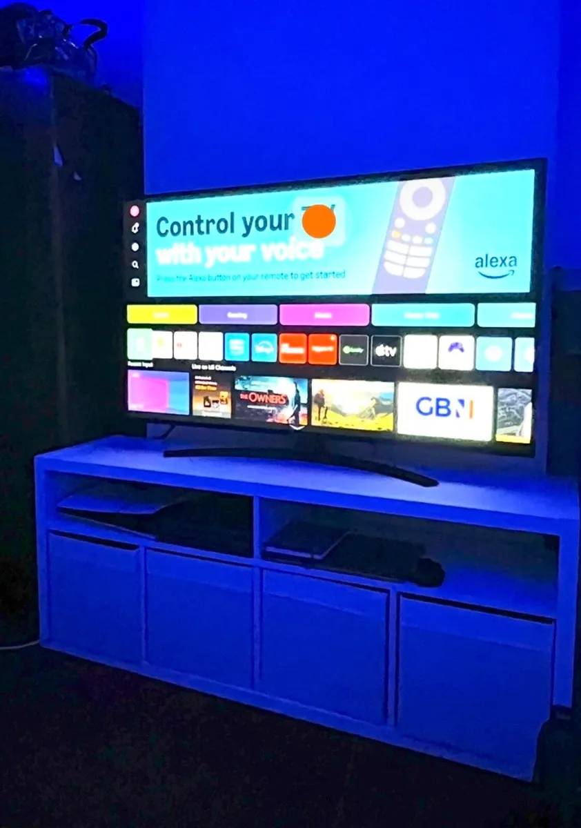 LG 55UT81006LA 55" + ikea tv stand