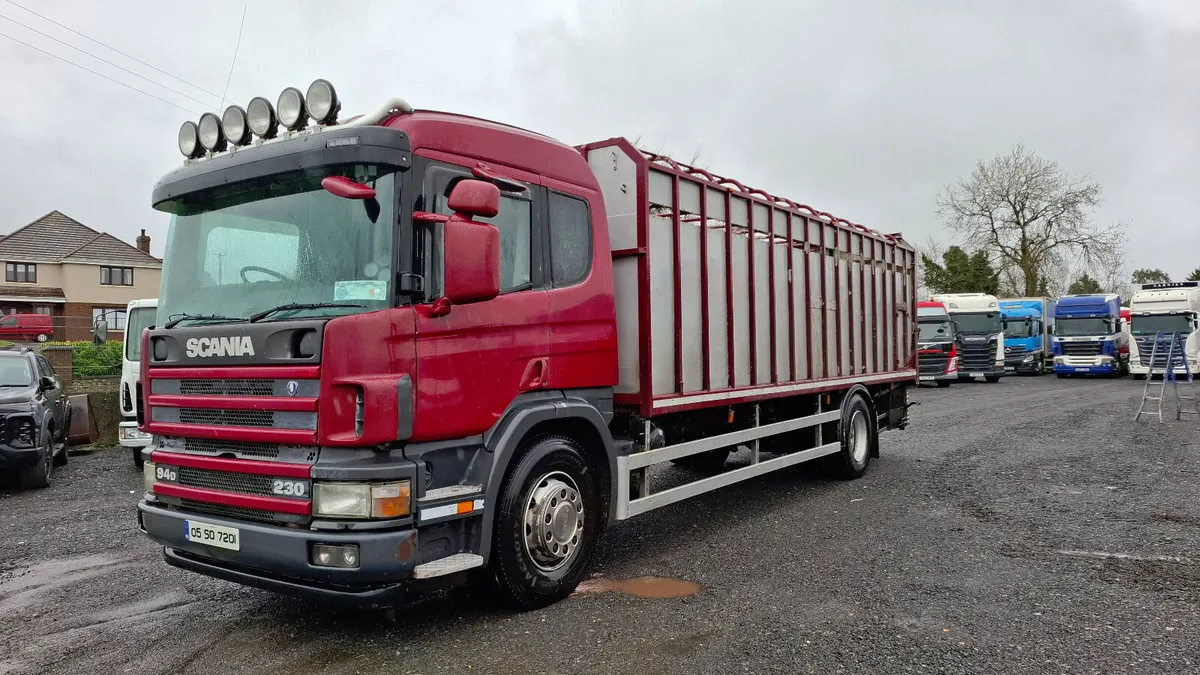 2005 Scania 94D 230 , Livestock  - Cattle wagon - Image 3