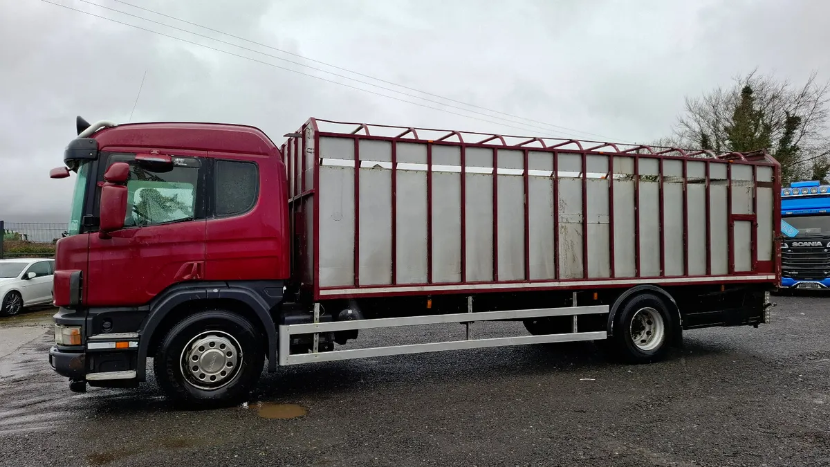 2005 Scania 94D 230 , Livestock  - Cattle wagon - Image 4