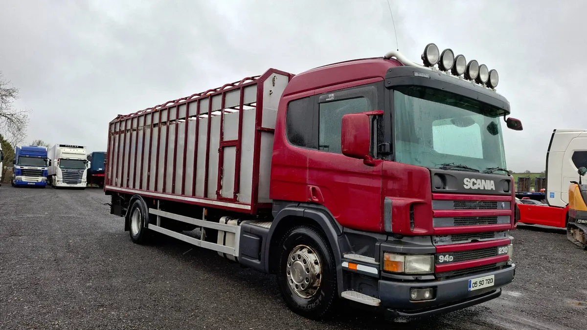 2005 Scania 94D 230 , Livestock  - Cattle wagon - Image 1