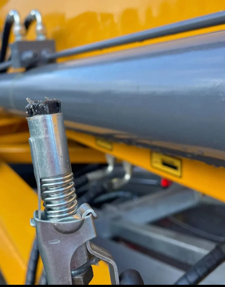 QUICK RELEASE GREASE COUPLER - Image 3