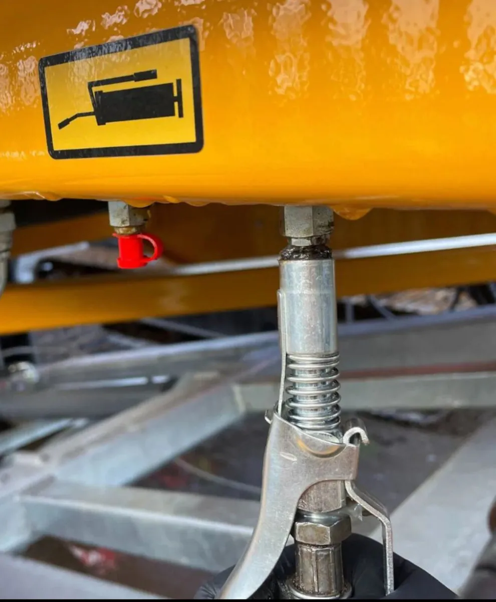 QUICK RELEASE GREASE COUPLER - Image 4