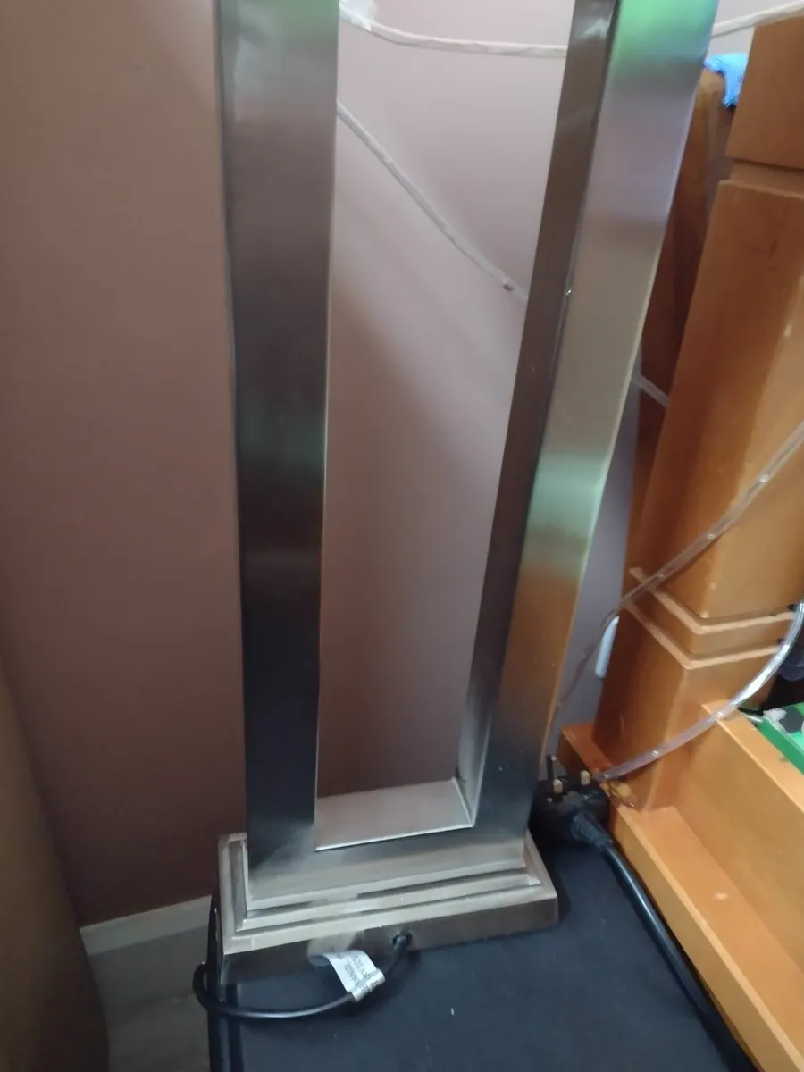 80cm tall Heavy metal table lamp - Image 3