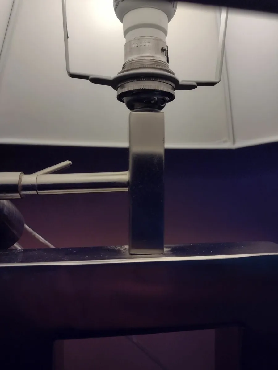 80cm tall Heavy metal table lamp - Image 4