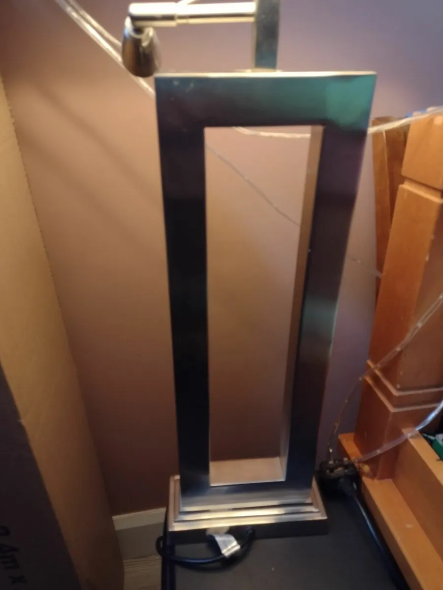 80cm tall Heavy metal table lamp - Image 1