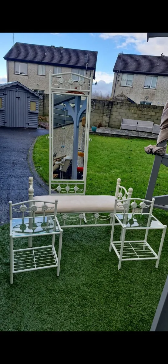 Bedroom furniture - Image 1