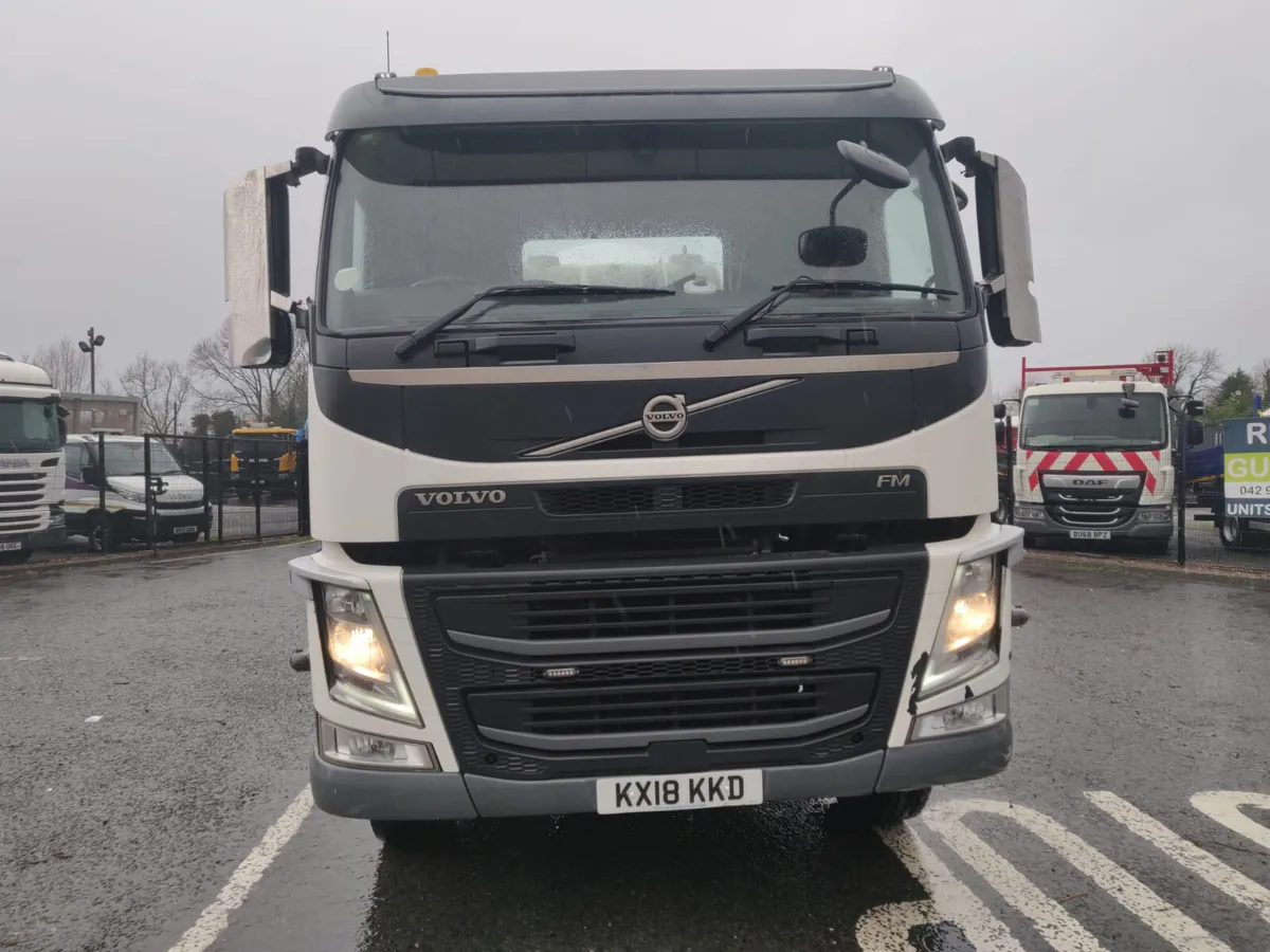 2018 Volvo FM 370 Mixer - Image 2
