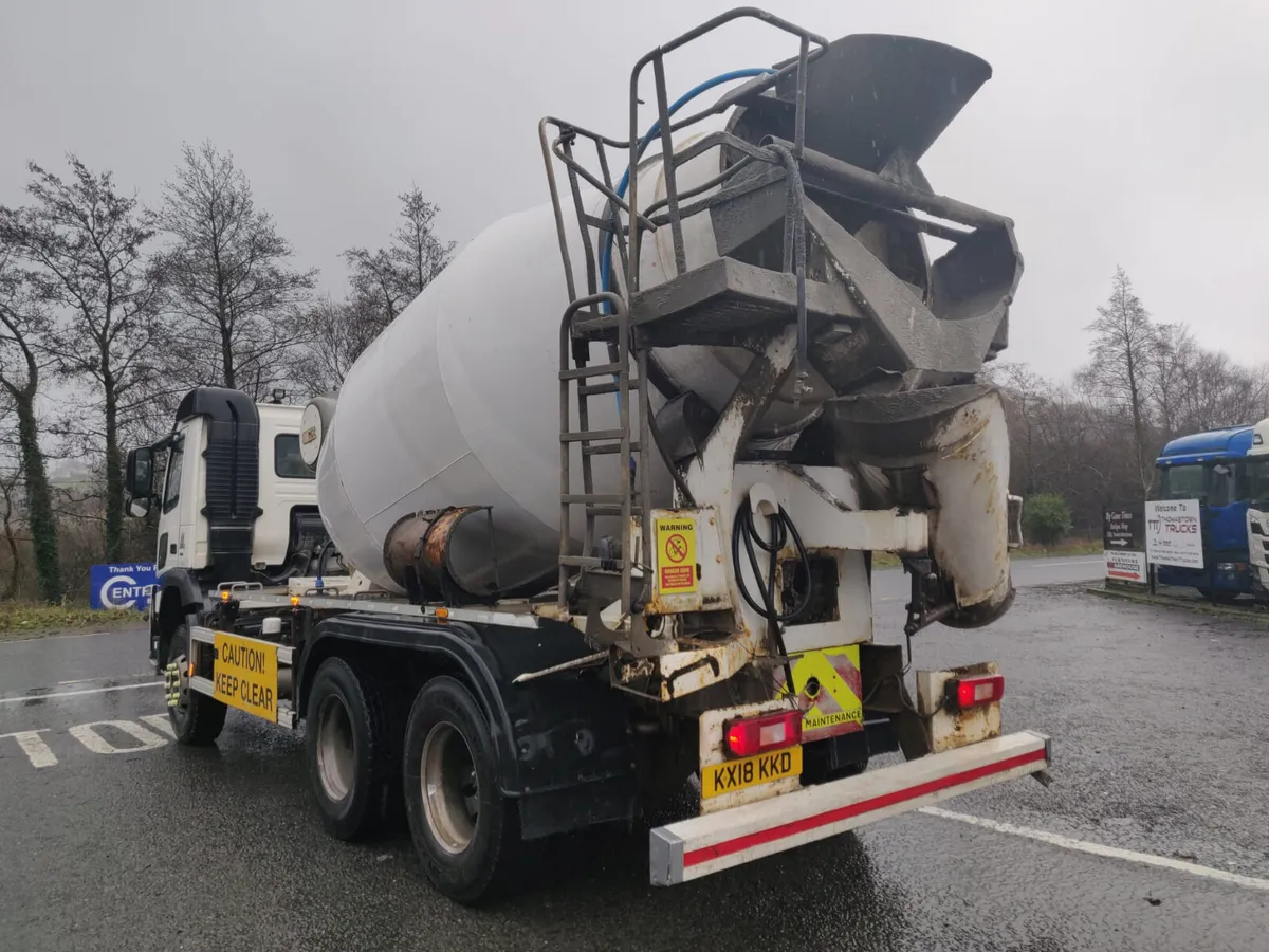2018 Volvo FM 370 Mixer - Image 4