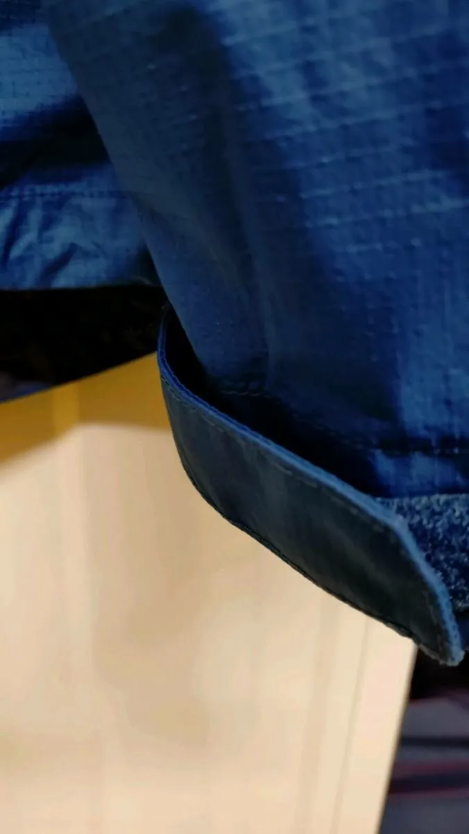 Berghaus Gore-Tex Waterproof Jacket. - Image 3