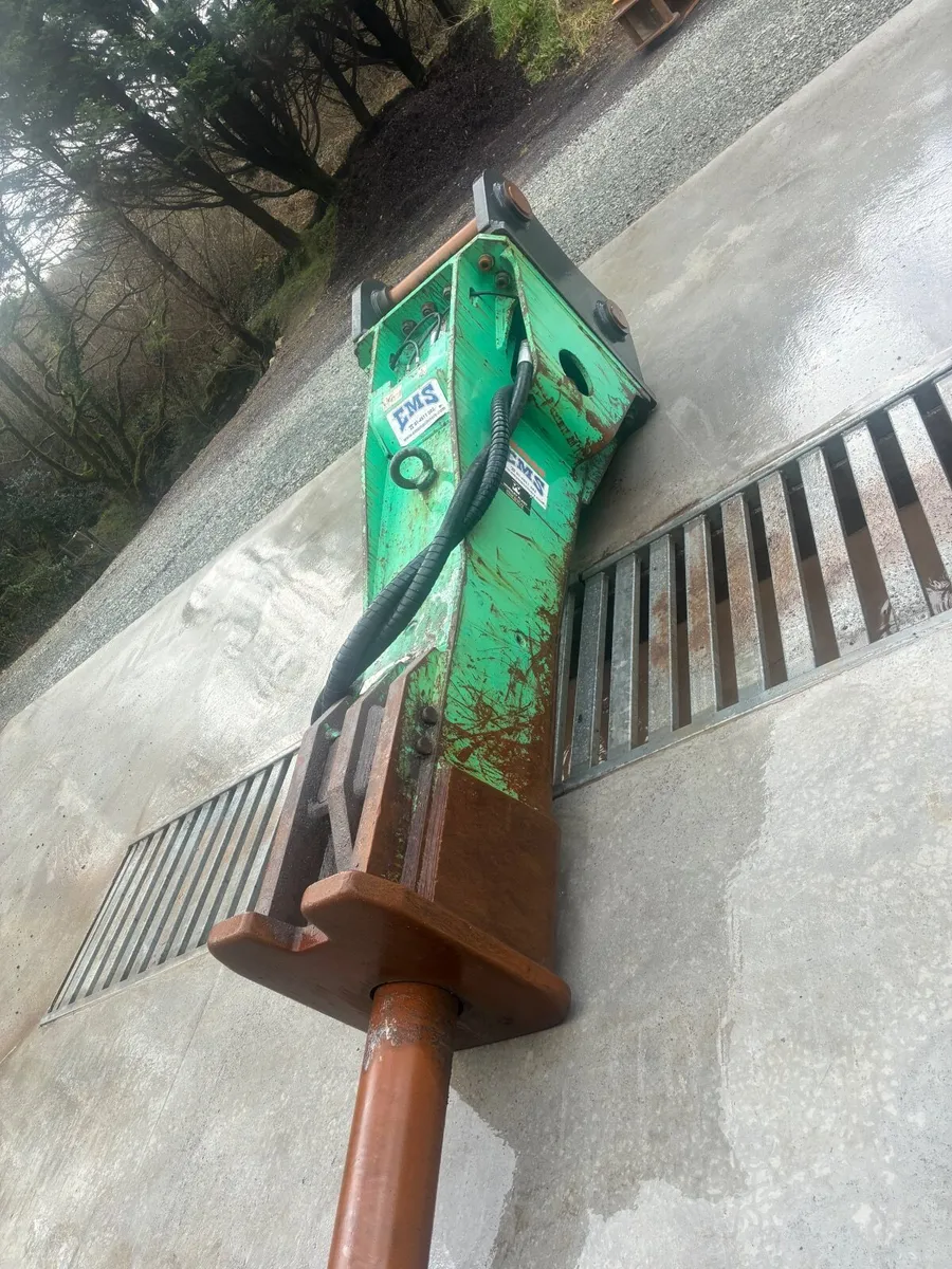 Rock breaker - Image 1