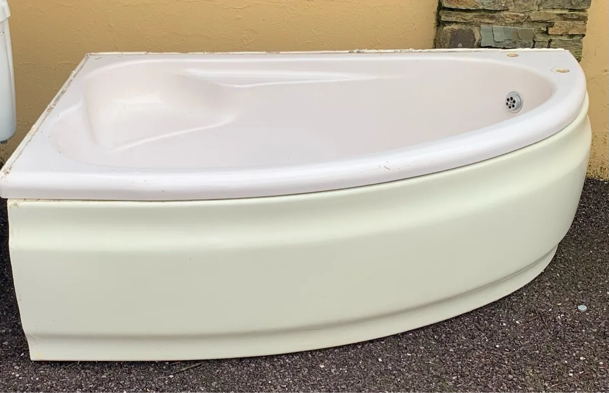 Corner Bath - Image 1