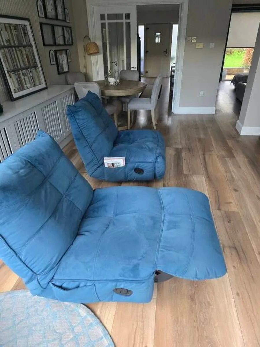 Recliner chairs - Image 1