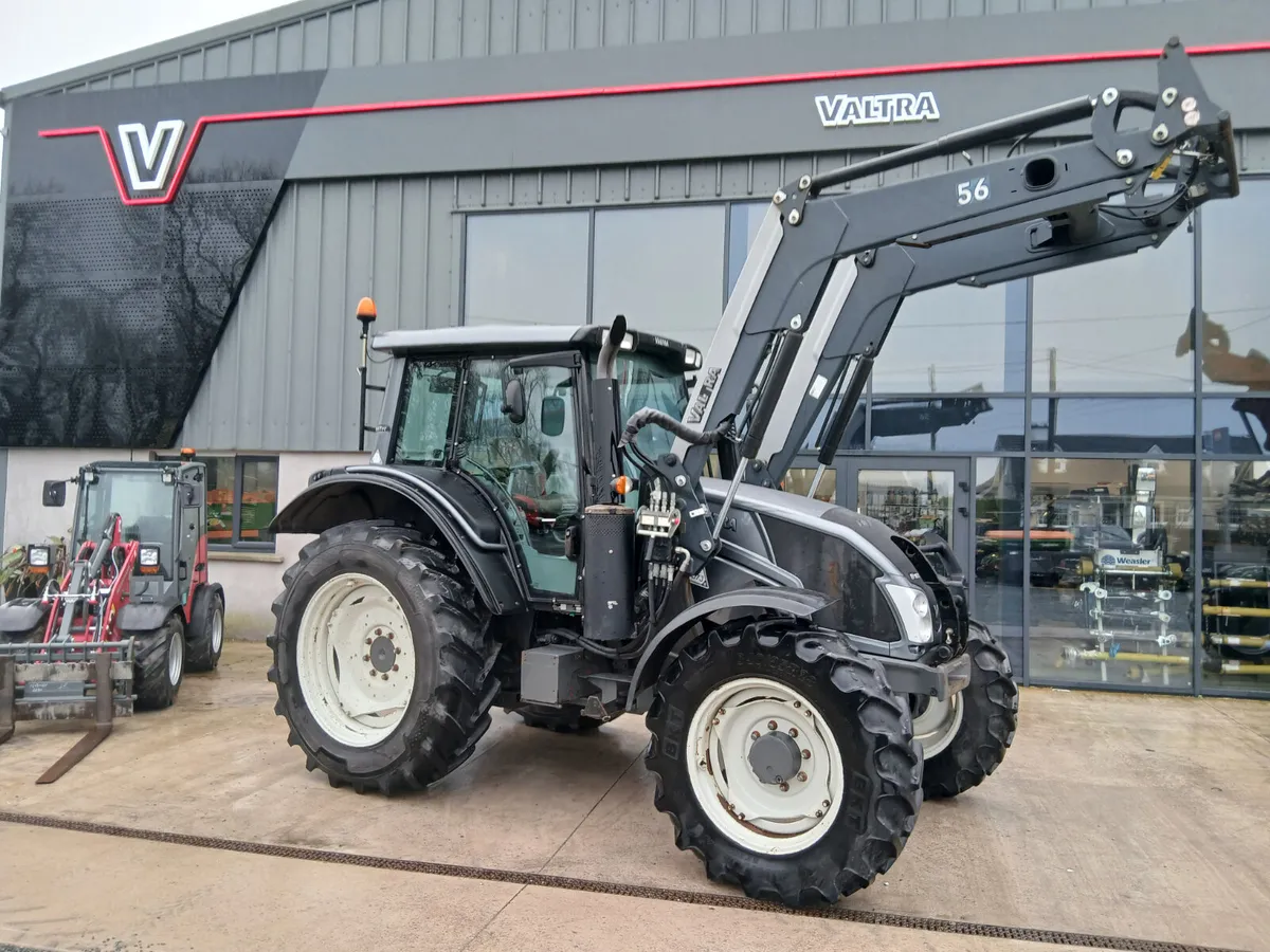Valtra N103 & quicke loader - Image 2