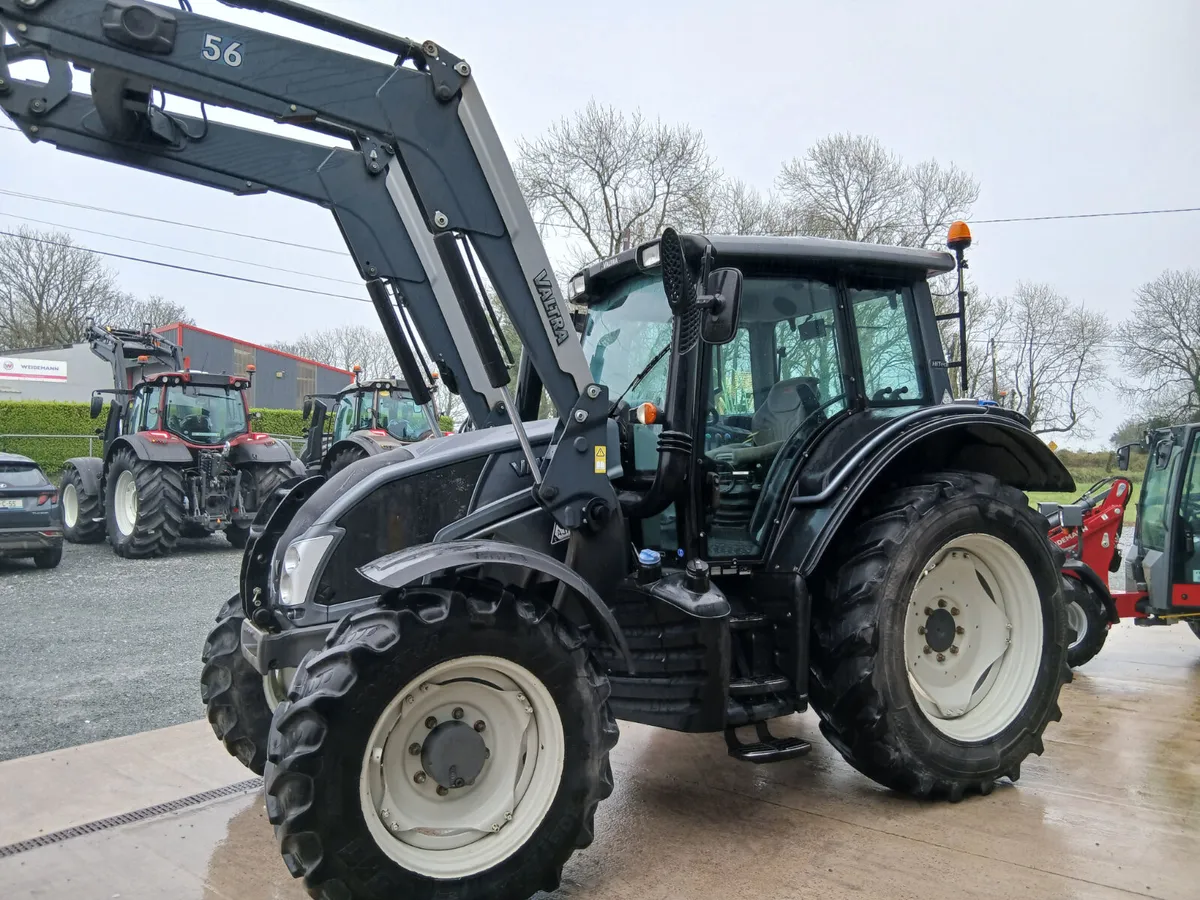 Valtra N103 & quicke loader - Image 4