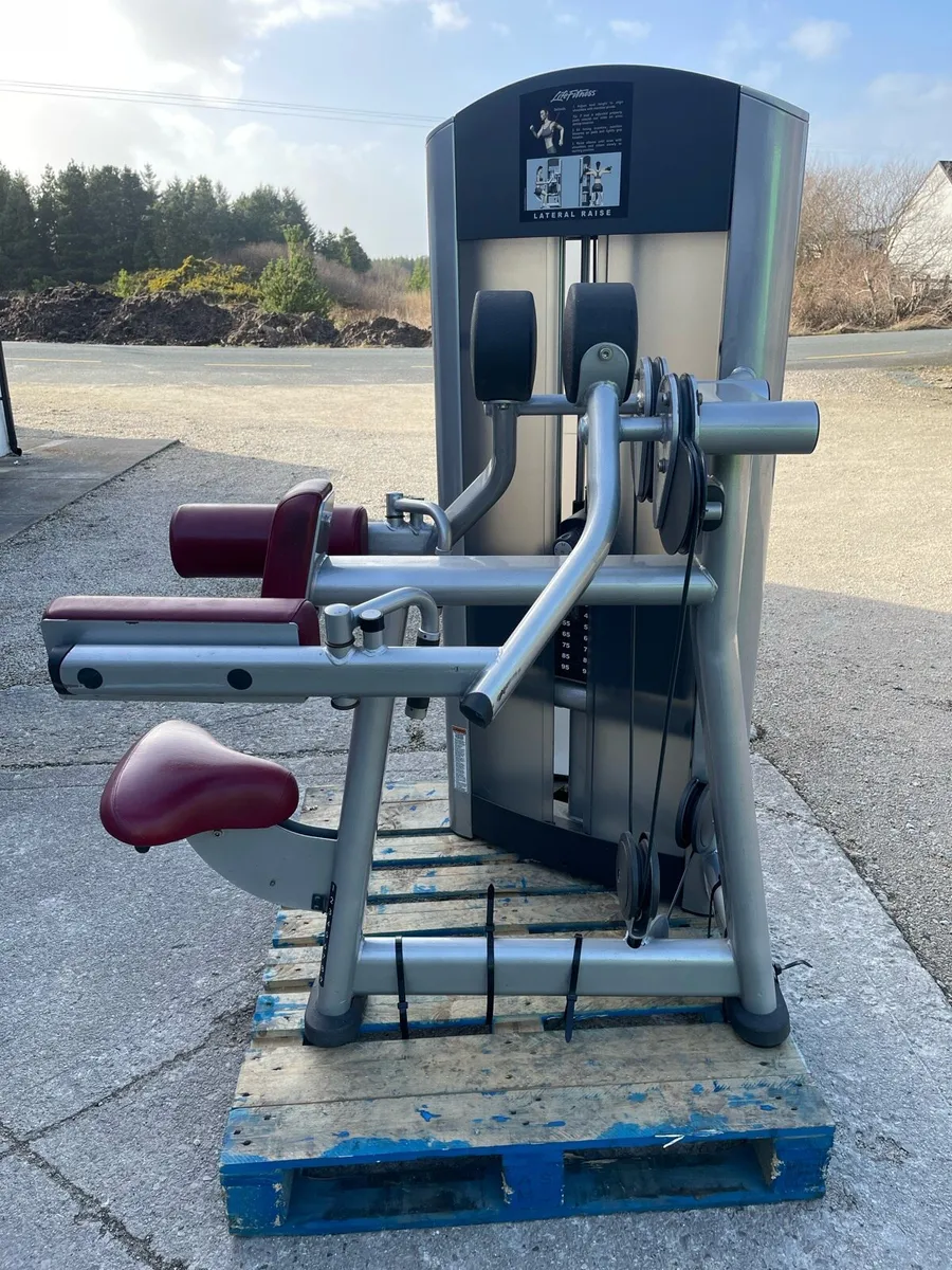 Life Fitness Signature Lateral Raise - Image 3