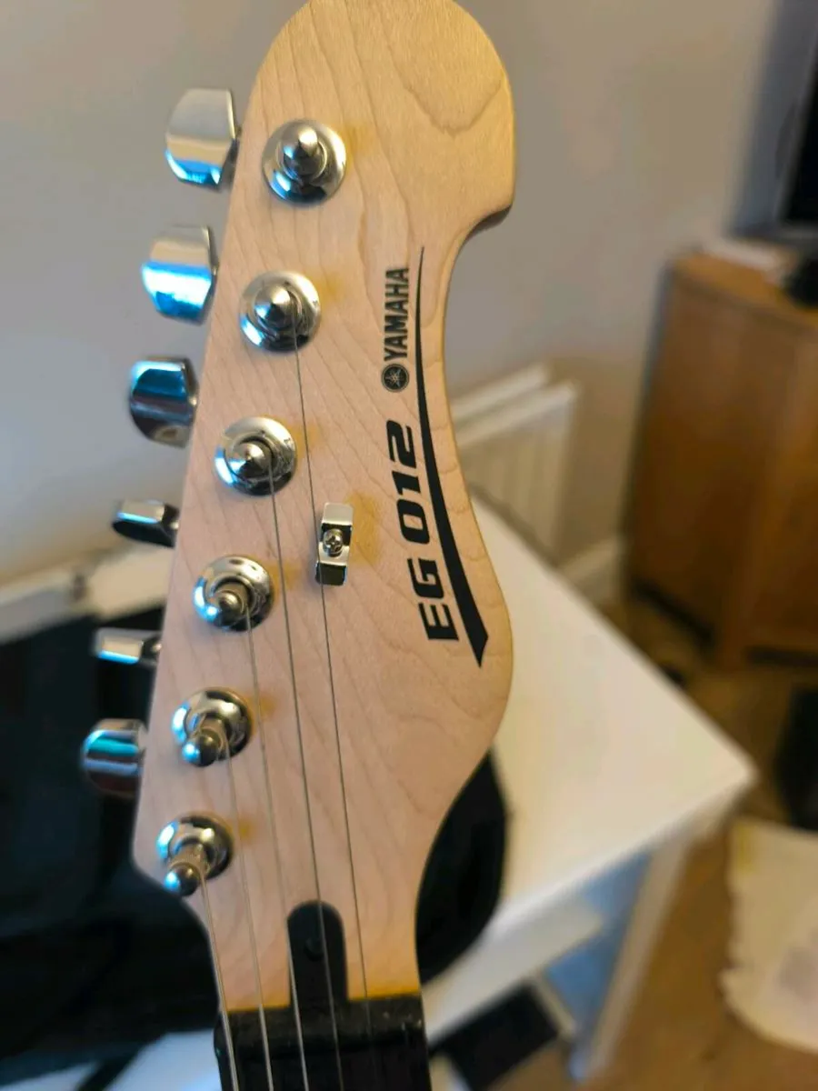 Starter Electric Guitar with Amplifier - Image 1