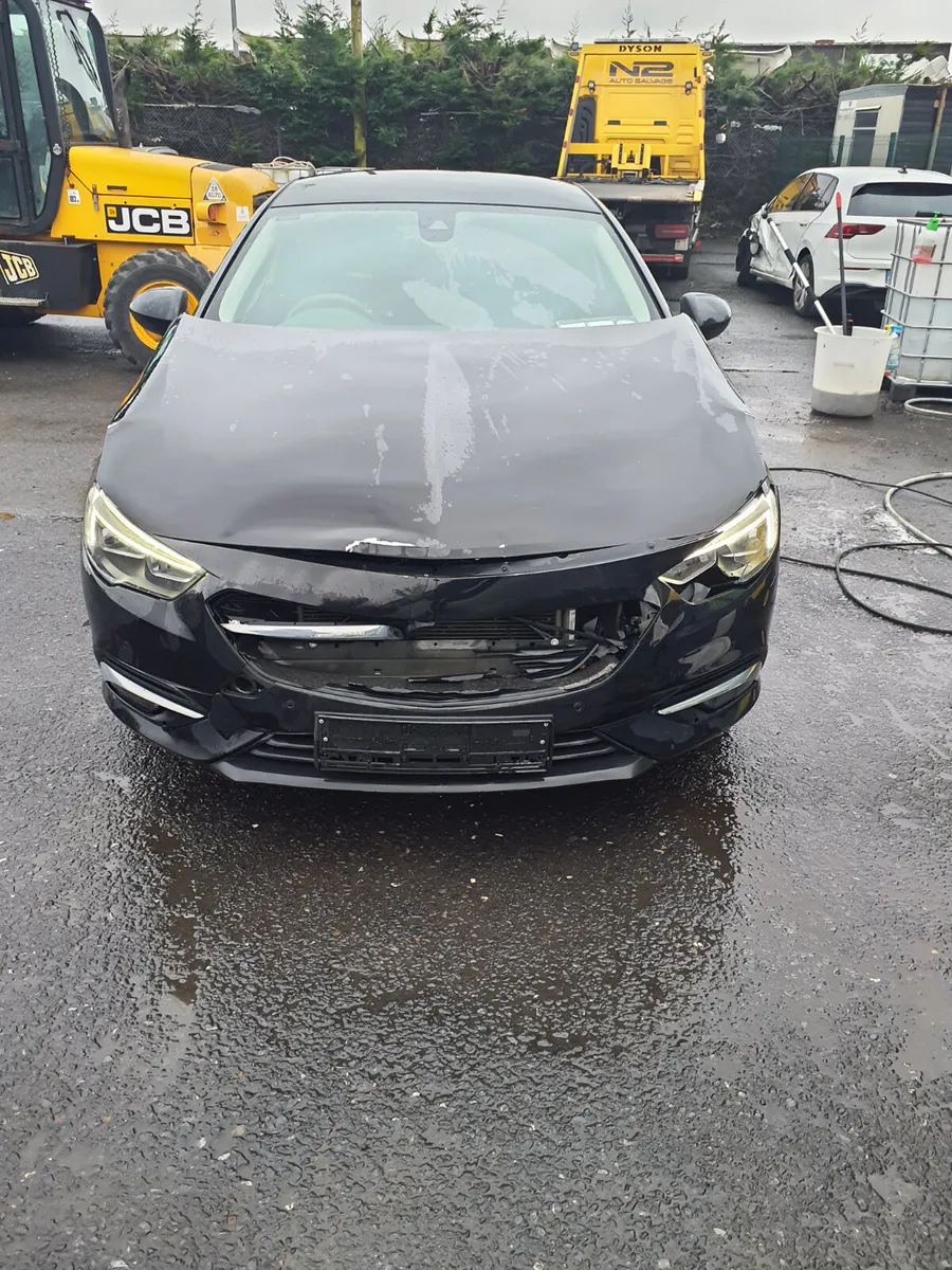 Opel insignia 1.6 SRI ONLY 108,000 KM - Image 4
