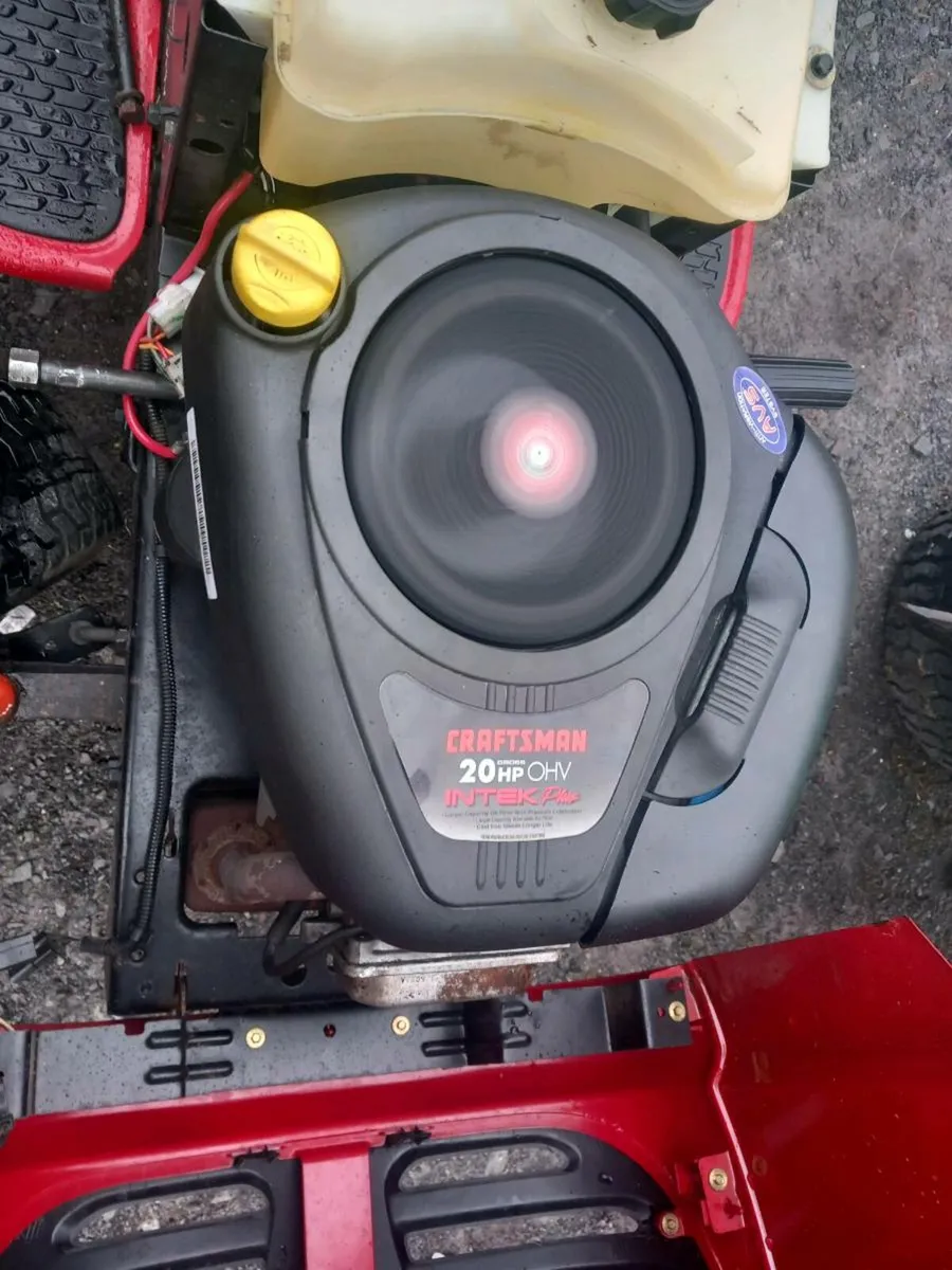 20 horsepower o.h.v briggs and Stratton engine - Image 4