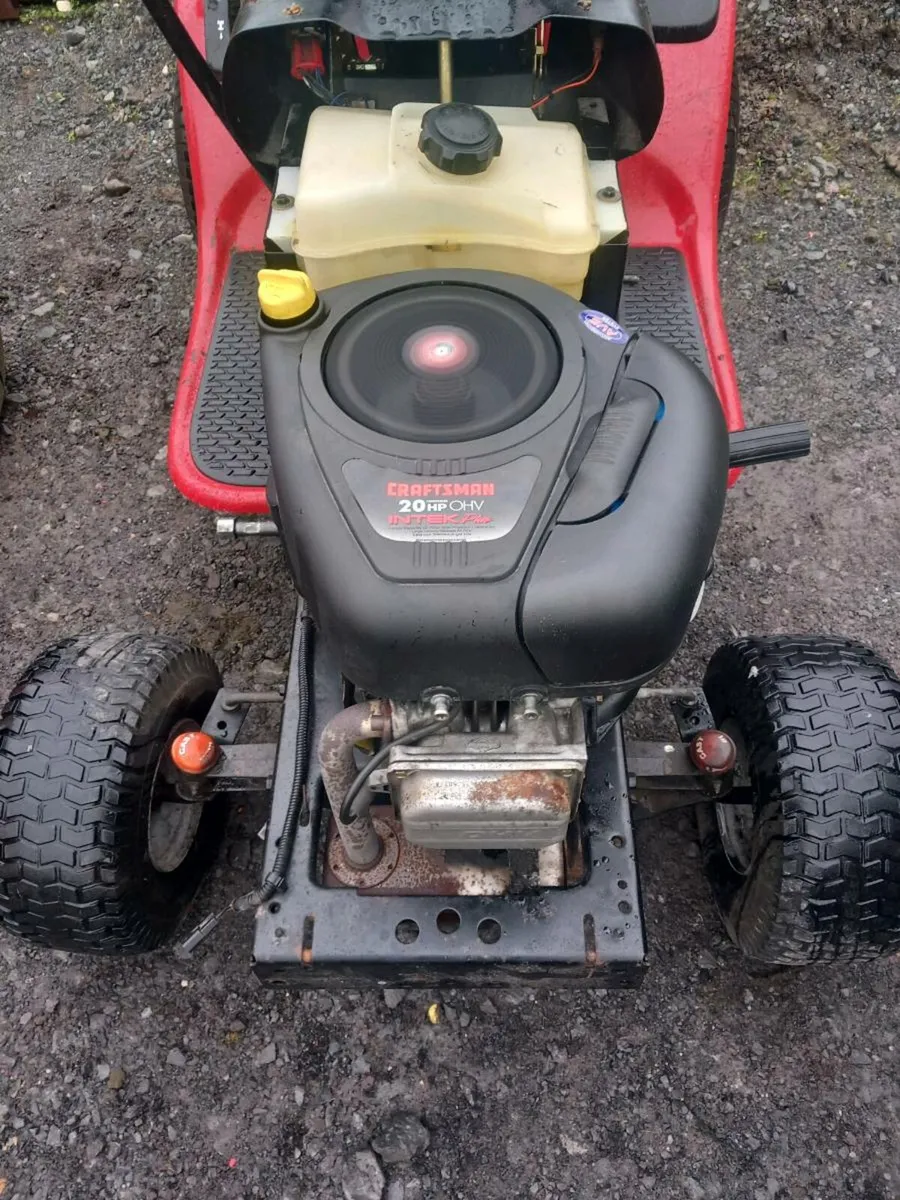 20 horsepower o.h.v briggs and Stratton engine - Image 1