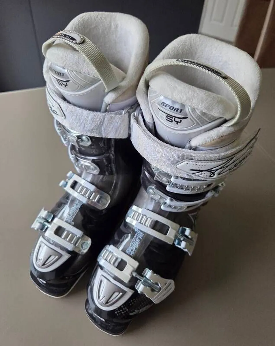 Atomic Womens Ski Boots (size 25.0, EU 39/40) - Image 1
