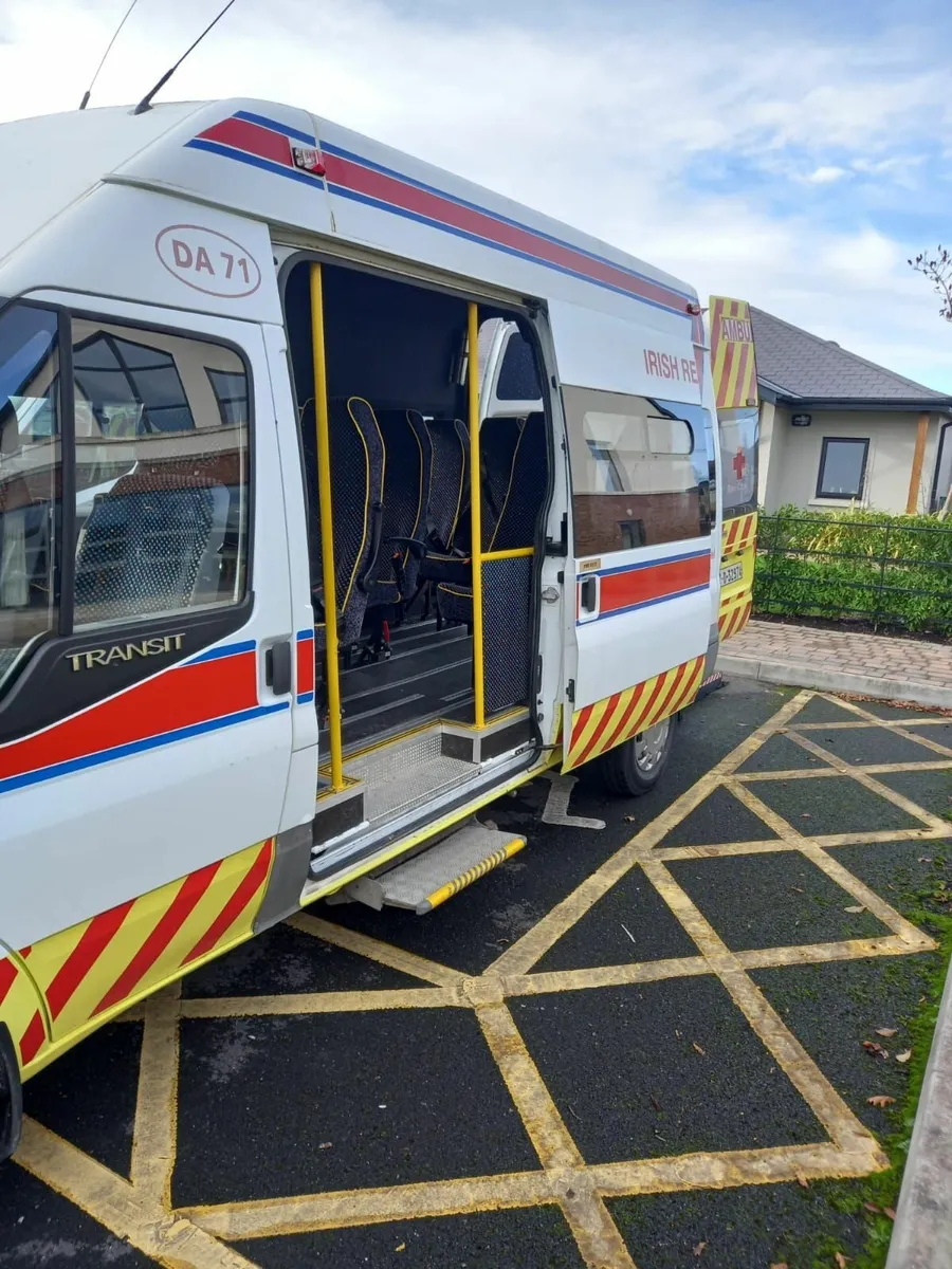 Ford Transit minibus 2007 - Image 1