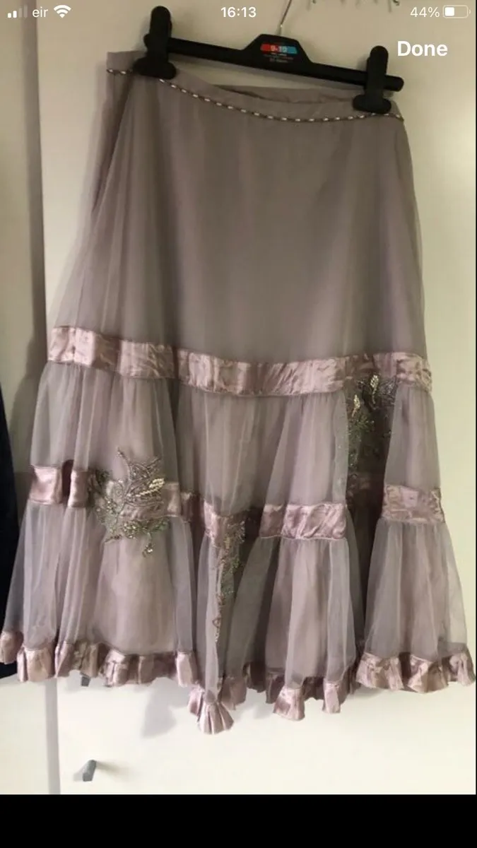 Ladies stunning skirt size 10 €15 - Image 4