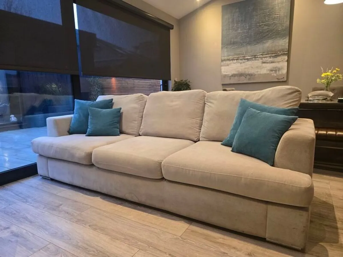 3 seater couch - Image 1