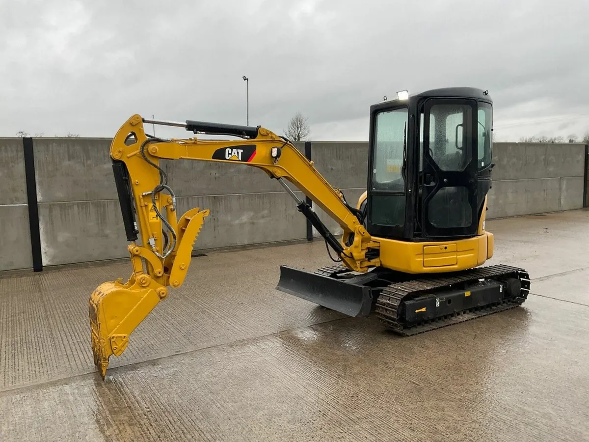 CATERPILLAR 303.5E 5 TON MIDI EXCAVATOR - Image 1