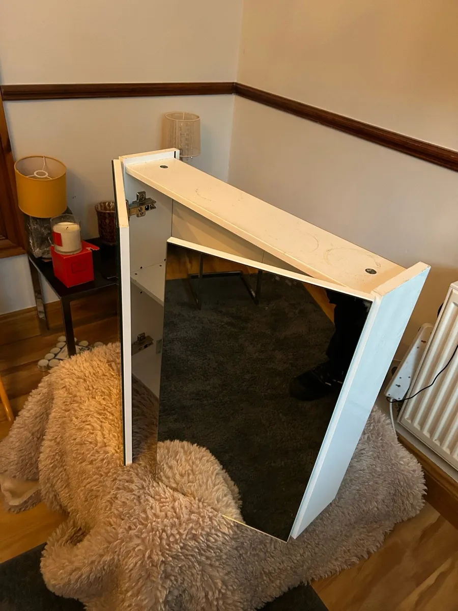 Medicine cabinet - Image 1