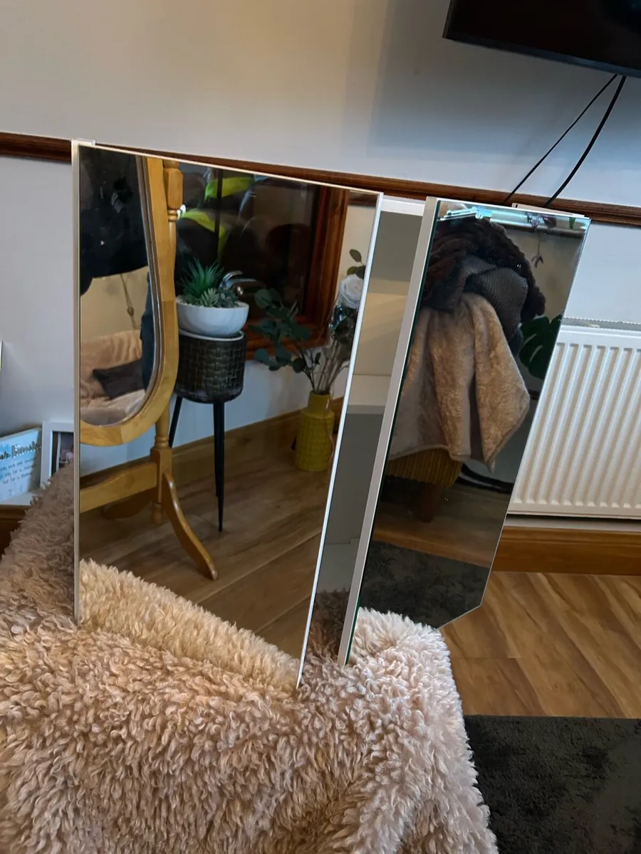 Medicine cabinet - Image 2