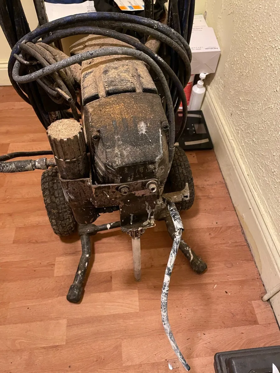 Industrial paint sprayer - Image 1