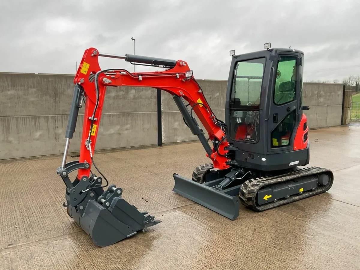 3.5 TON MIDI EXCAVATOR - Image 1
