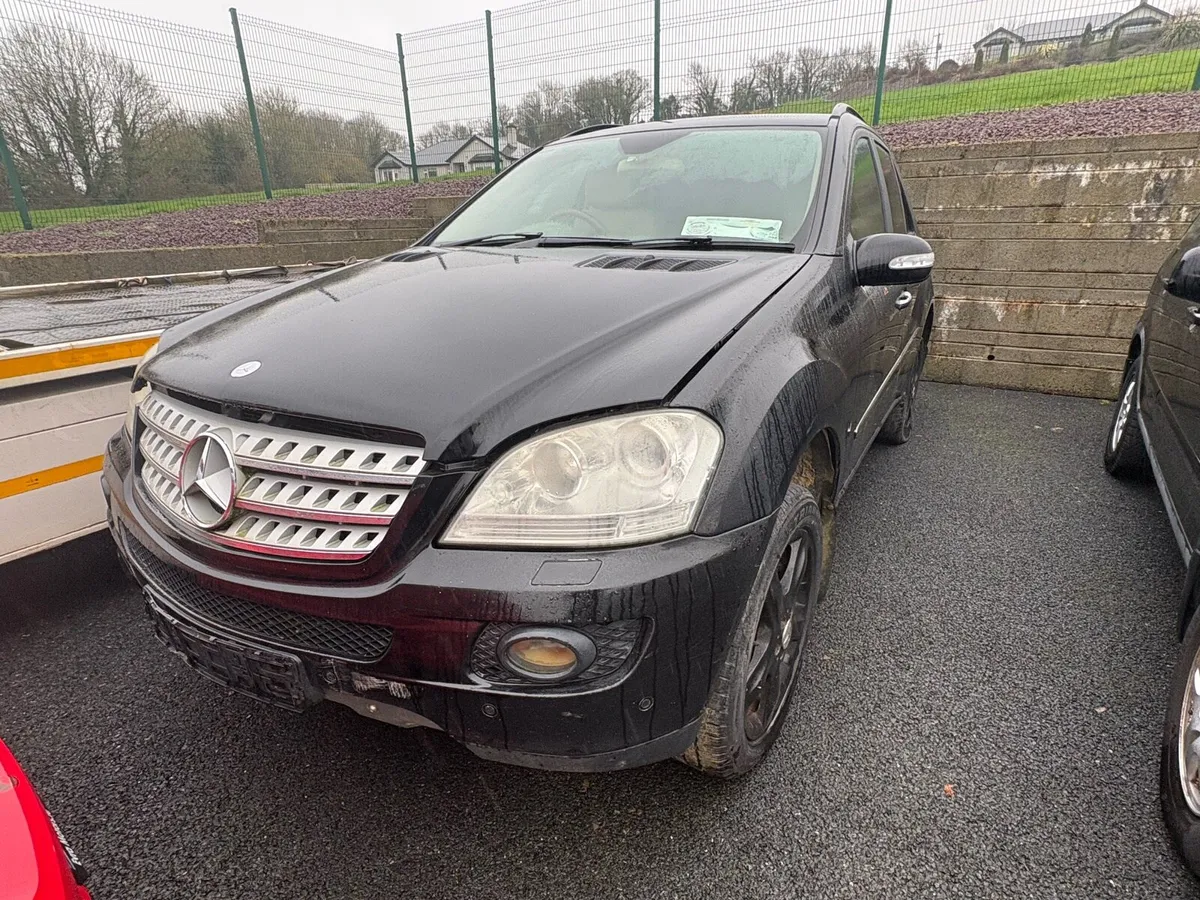 2006 Mercedes Ml350d breaking for parts - Image 1
