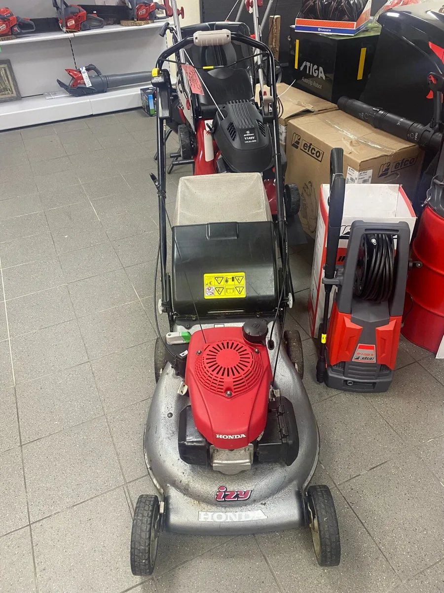 Honda Izy self drive lawnmower