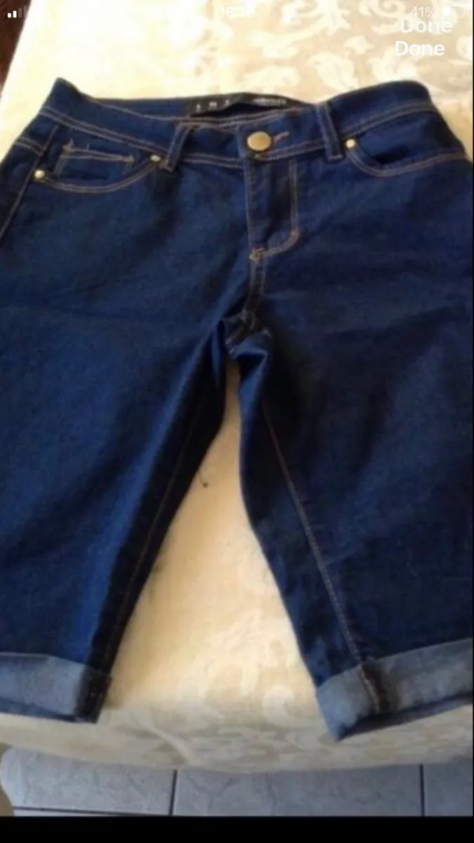 Ladies shorts size 6 €3 - Image 2